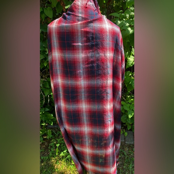 Red & dark blue plaid tartan scarf/shawl with fringe - Picture 4 of 9